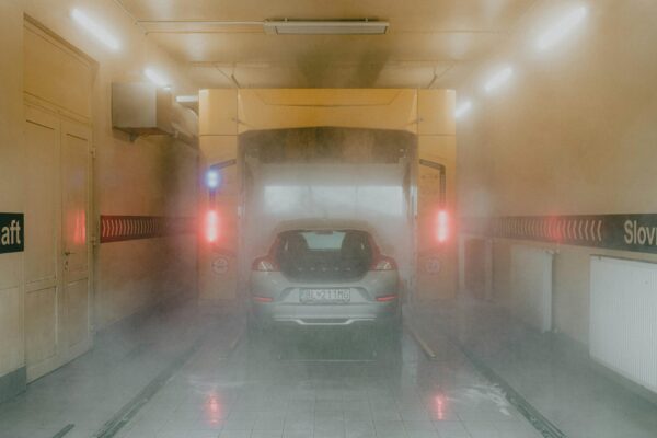 Duurzame wasstraten bouwen in Overijssel: de rol van kunststof wandpanelen in carwashprojecten